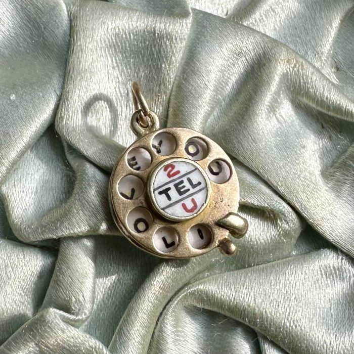 Vintage Articulated 9ct Gold & Enamel 'To Tell You I Love You' Telephone Charm - Image 3