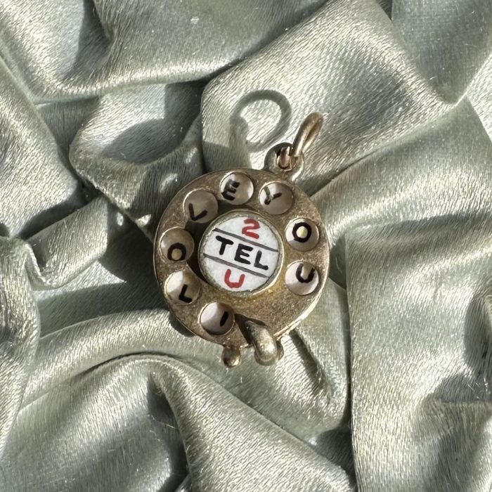 Vintage Articulated 9ct Gold & Enamel 'To Tell You I Love You' Telephone Charm - Image 4