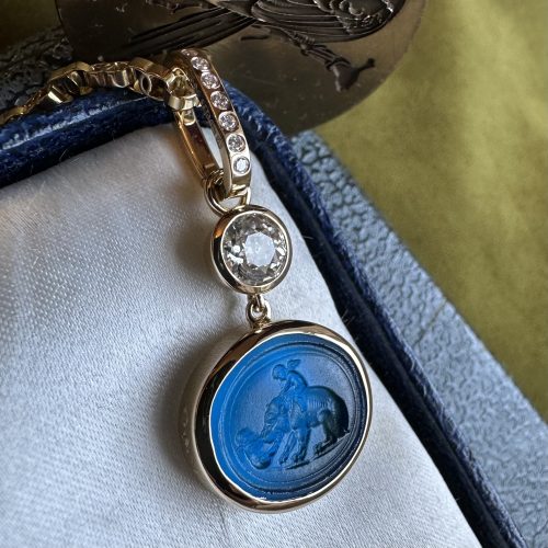 Gold dangle intaglio seal pendant with inscription Croyez and quill