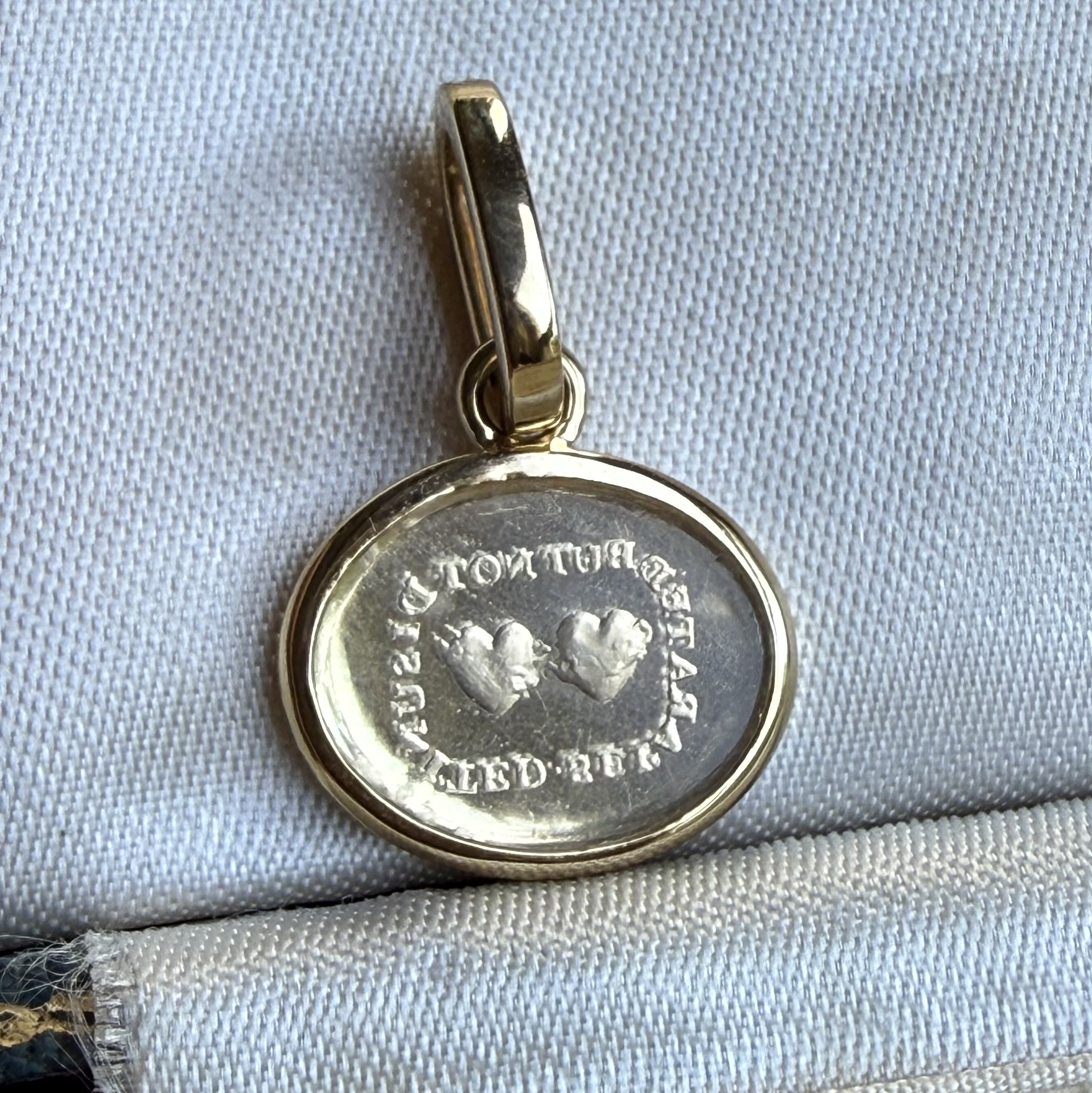 Chained Hearts 18ct Gold Pendant - Image 3
