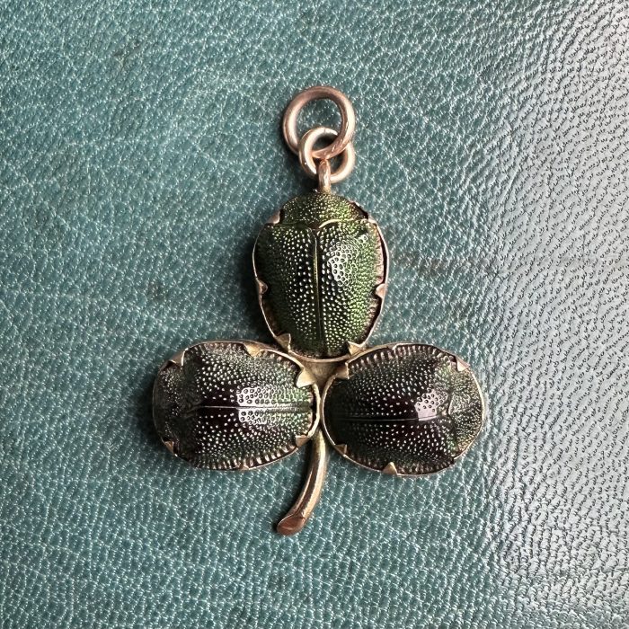 Victorian 9ct Scarab Beetle Shamrock Pendant - Image 2