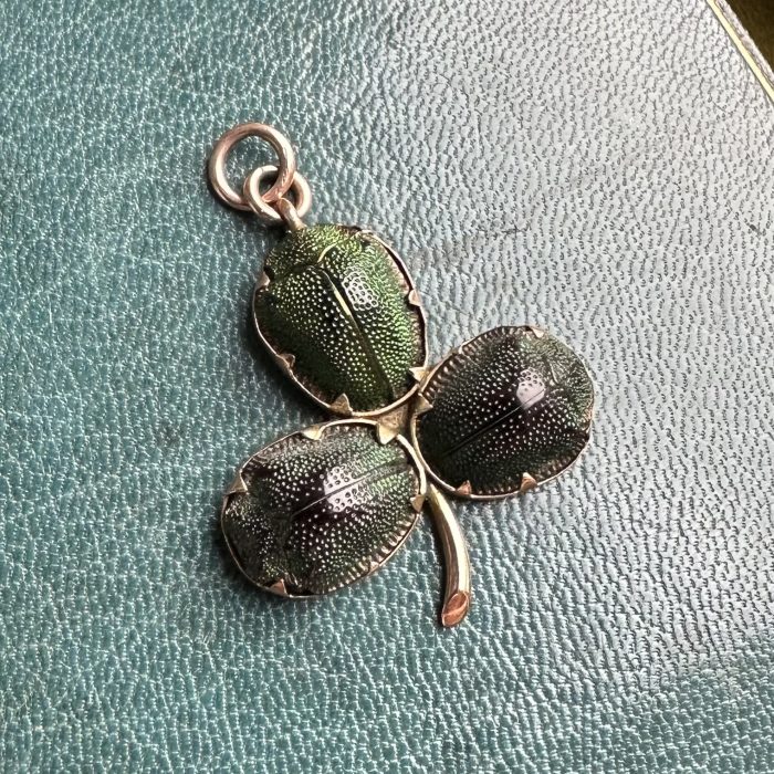 Victorian 9ct Scarab Beetle Shamrock Pendant - Image 3