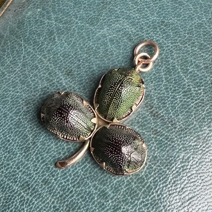 Victorian 9ct Scarab Beetle Shamrock Pendant - Image 4
