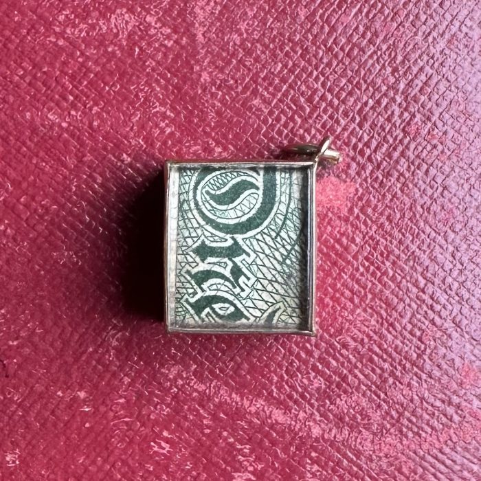 Vintage 9ct Gold One Pound Emergency Break Glass Pendant - Image 3