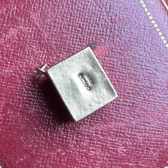 Vintage 9ct Gold One Pound Emergency Break Glass Pendant - Image 7
