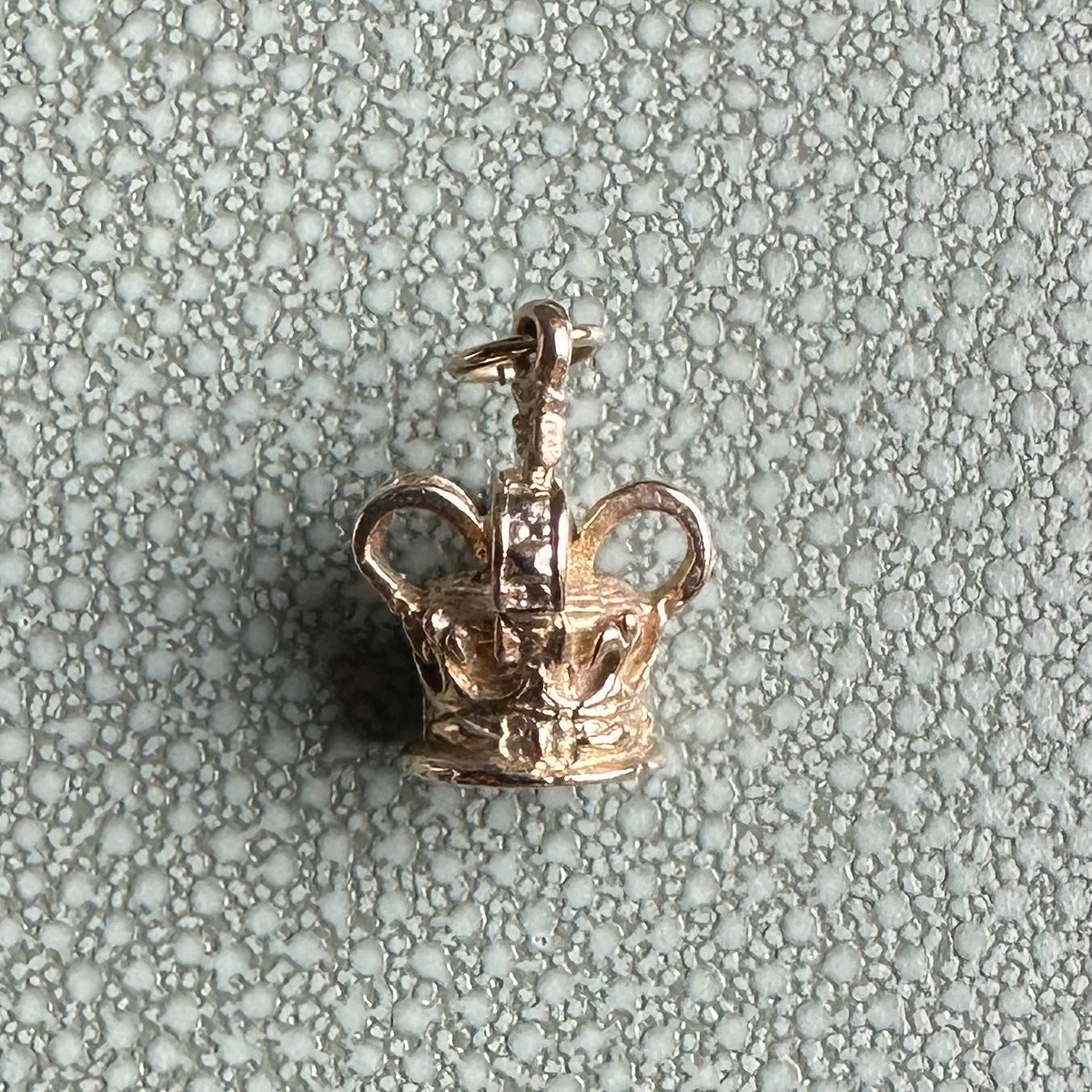 Vintage 9ct Gold Crown Charm - Image 4