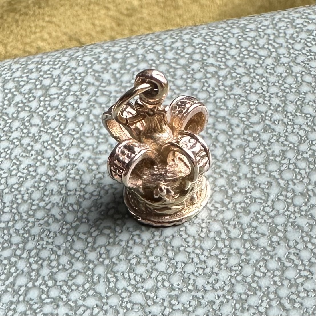 Vintage 9ct Gold Crown Charm - Image 3