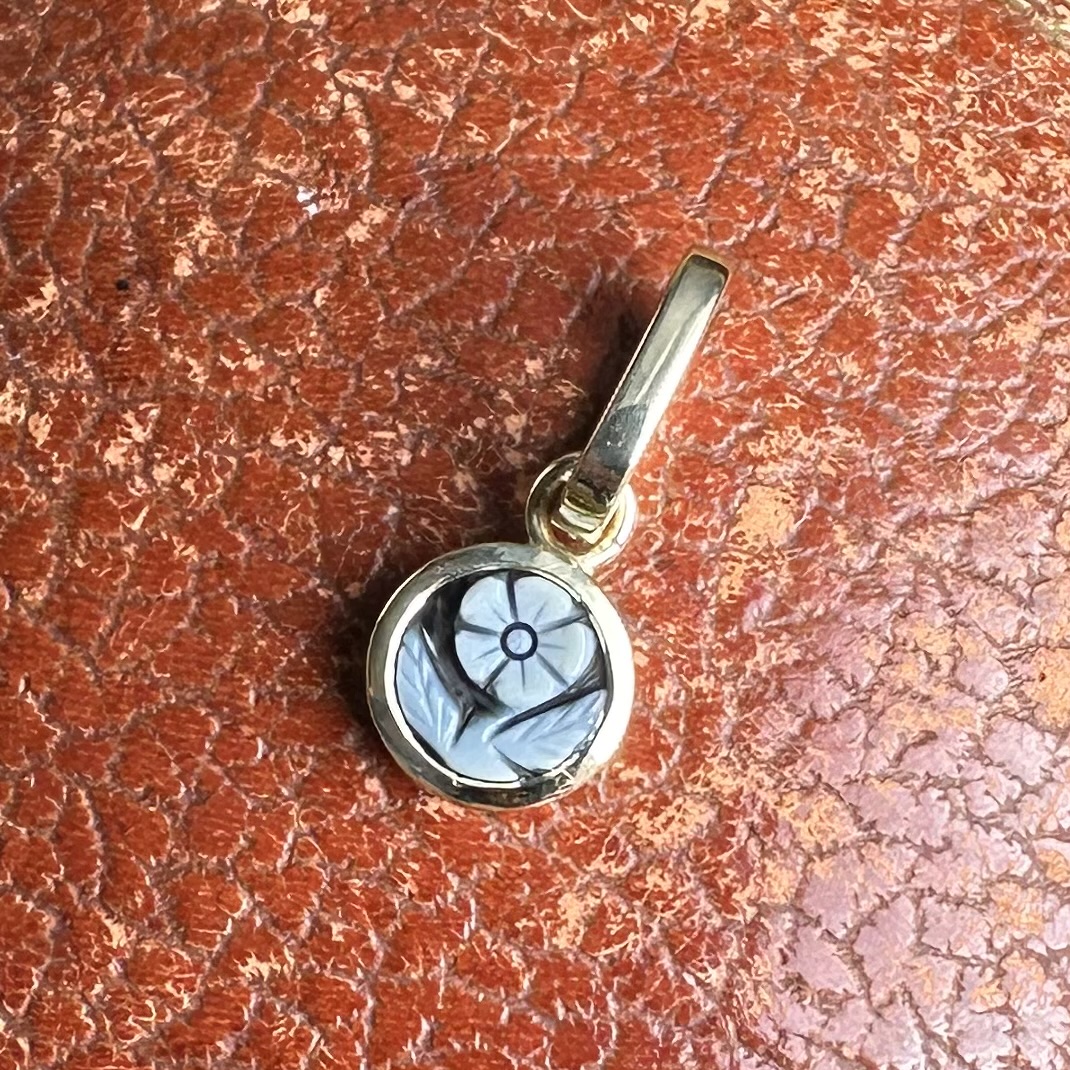 Forget Me Not Sardonyx & 14ct Gold Pendant - Image 4