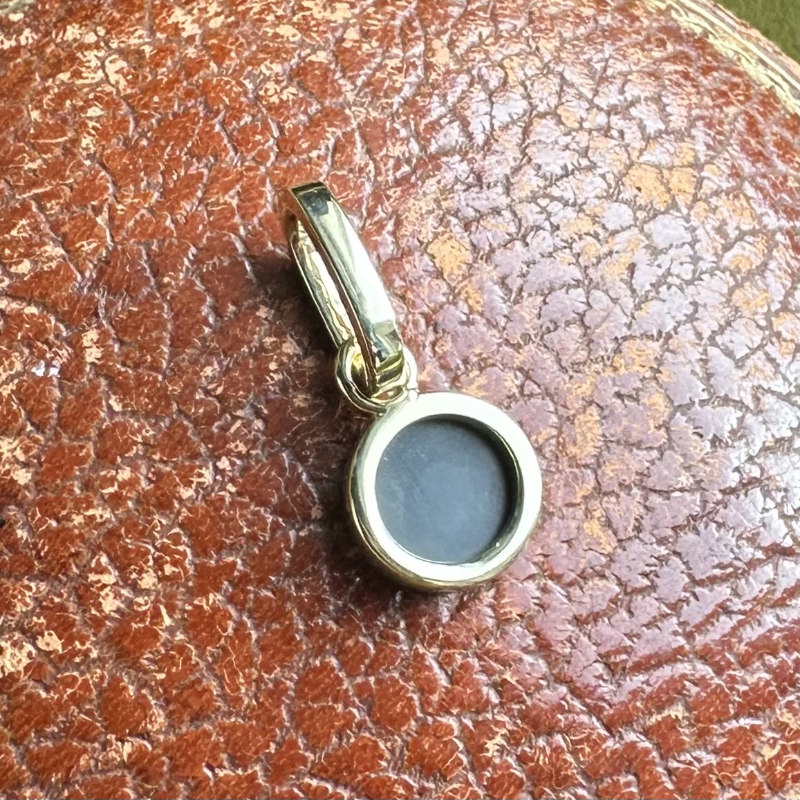 Forget Me Not Sardonyx & 14ct Gold Pendant - Image 6