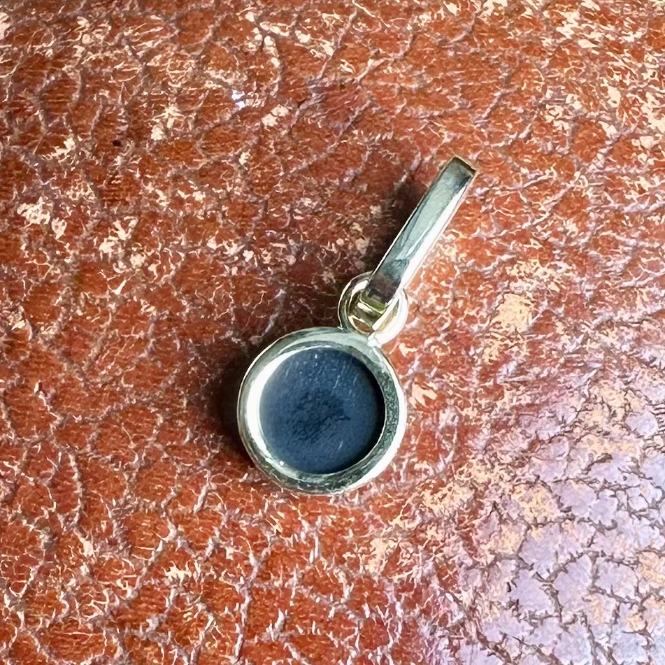 Forget Me Not Sardonyx & 14ct Gold Pendant - Image 7
