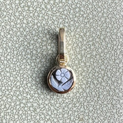 Forget Me Not Sardonyx & 14ct Gold Pendant