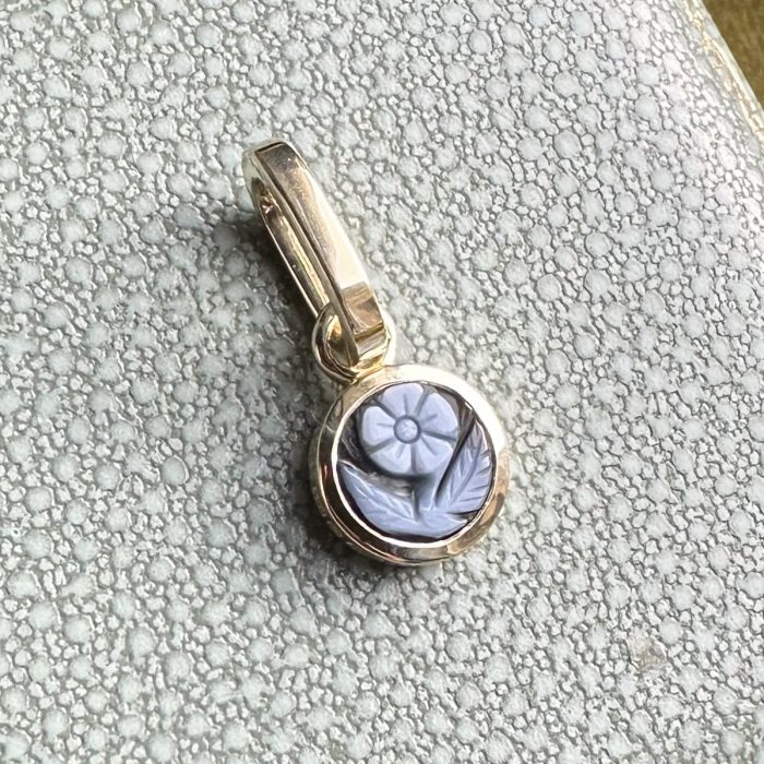 Forget Me Not Sardonyx & 14ct Gold Pendant - Image 3