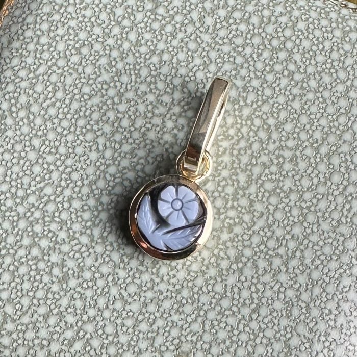 Forget Me Not Sardonyx & 14ct Gold Pendant - Image 4