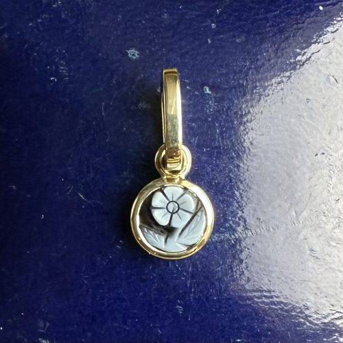 Forget Me Not Sardonyx & 14ct Gold Pendant