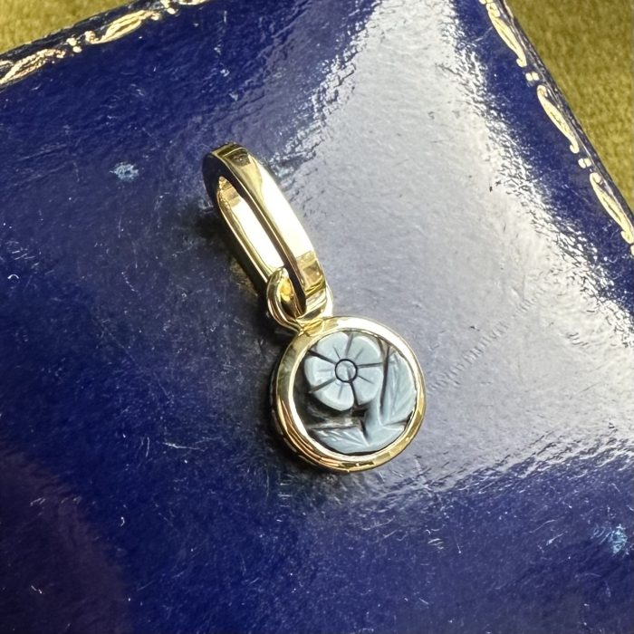 Forget Me Not Sardonyx & 14ct Gold Pendant - Image 3