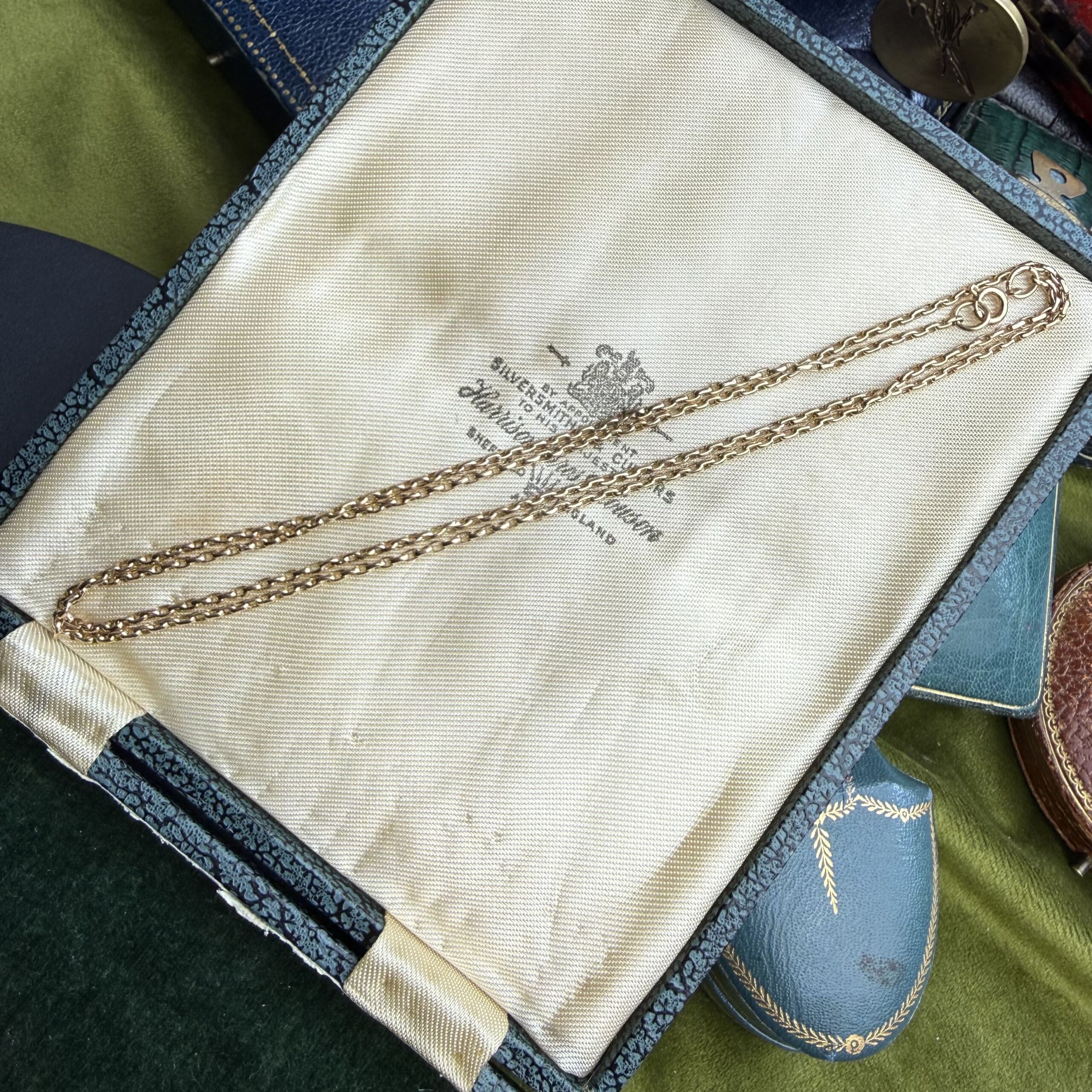 Everyday Victorian 9ct Biker Trace