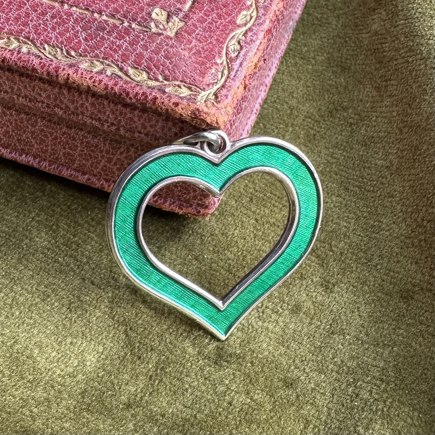 Vintage Norwegian Sterling Silver & Green Enamel Heart Pendant - Image 7