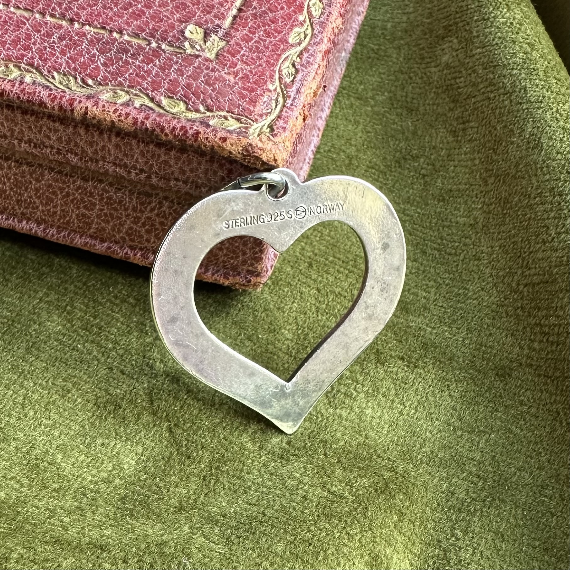 Vintage Norwegian Sterling Silver & Green Enamel Heart Pendant - Image 8