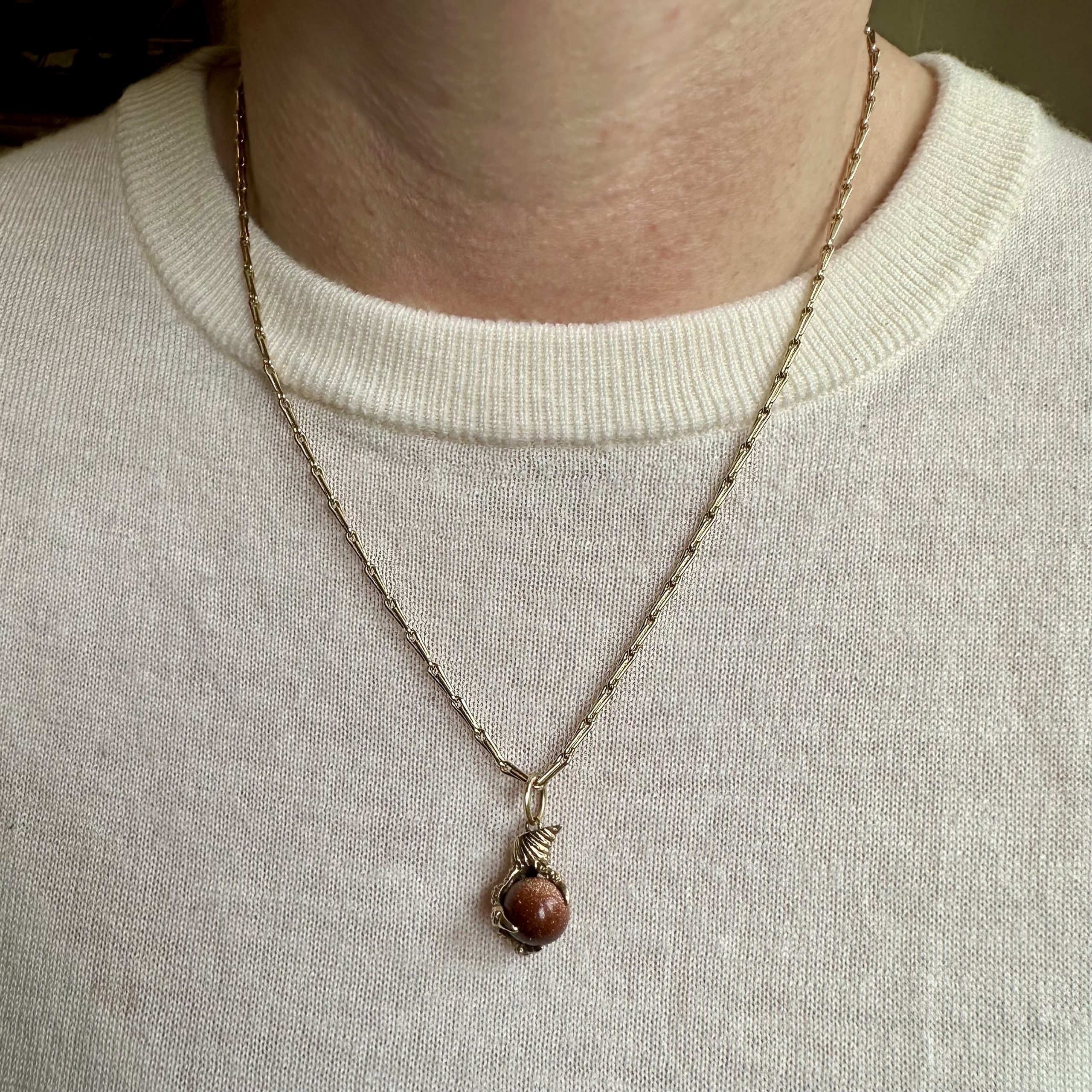 Vintage 9ct Gold & Goldstone Orb Dragon Claw Pendant - Image 2