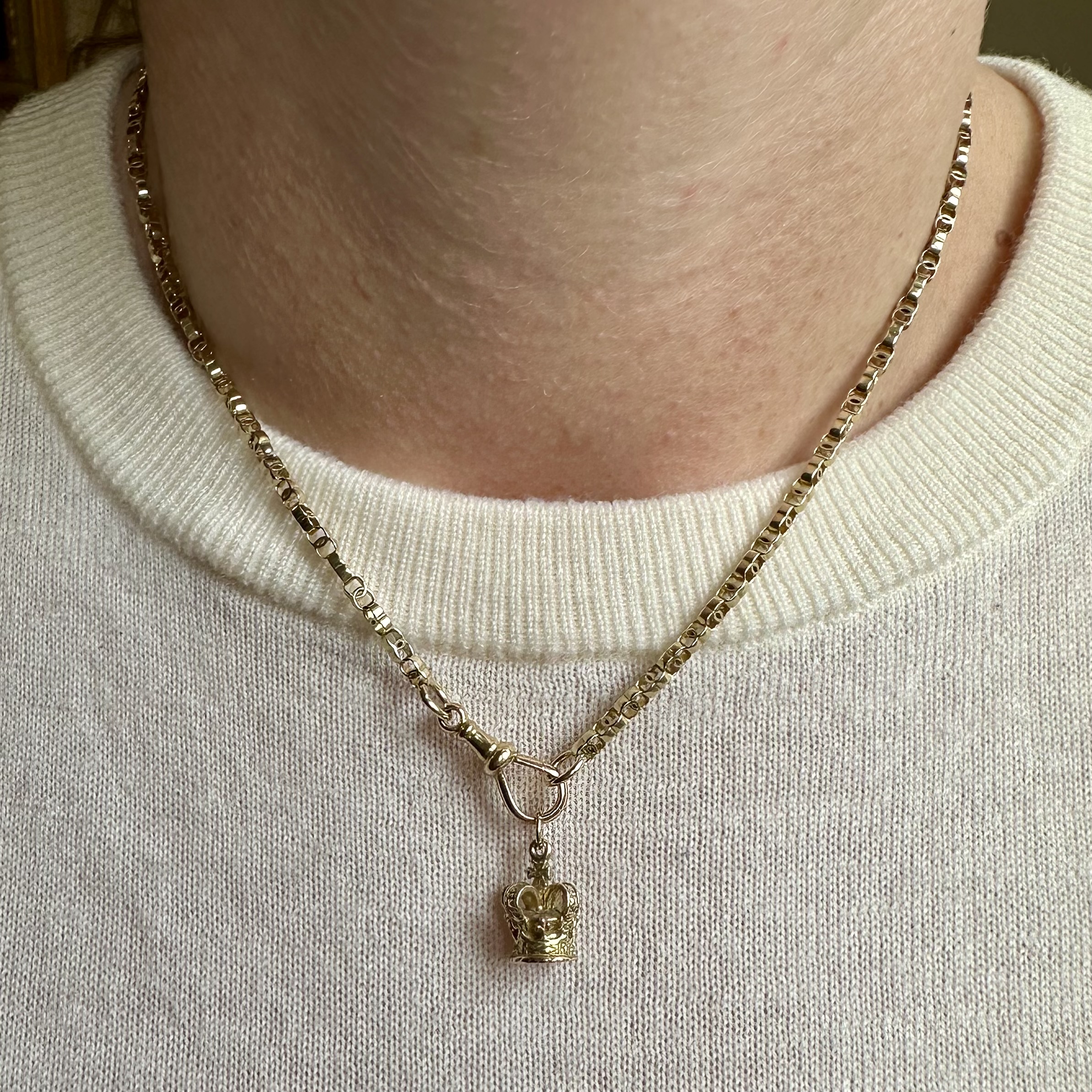 Vintage 9ct Gold Crown Charm - Image 2