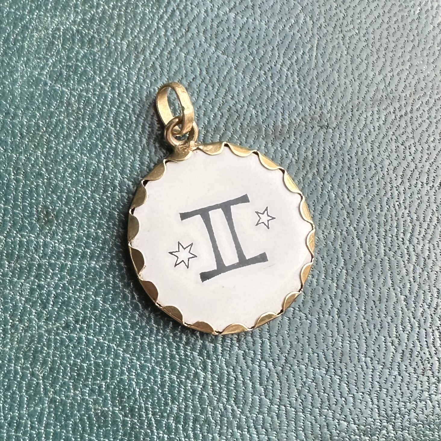 Antique/Early Vintage 14ct Gemini Double Sided Pendant - Image 6