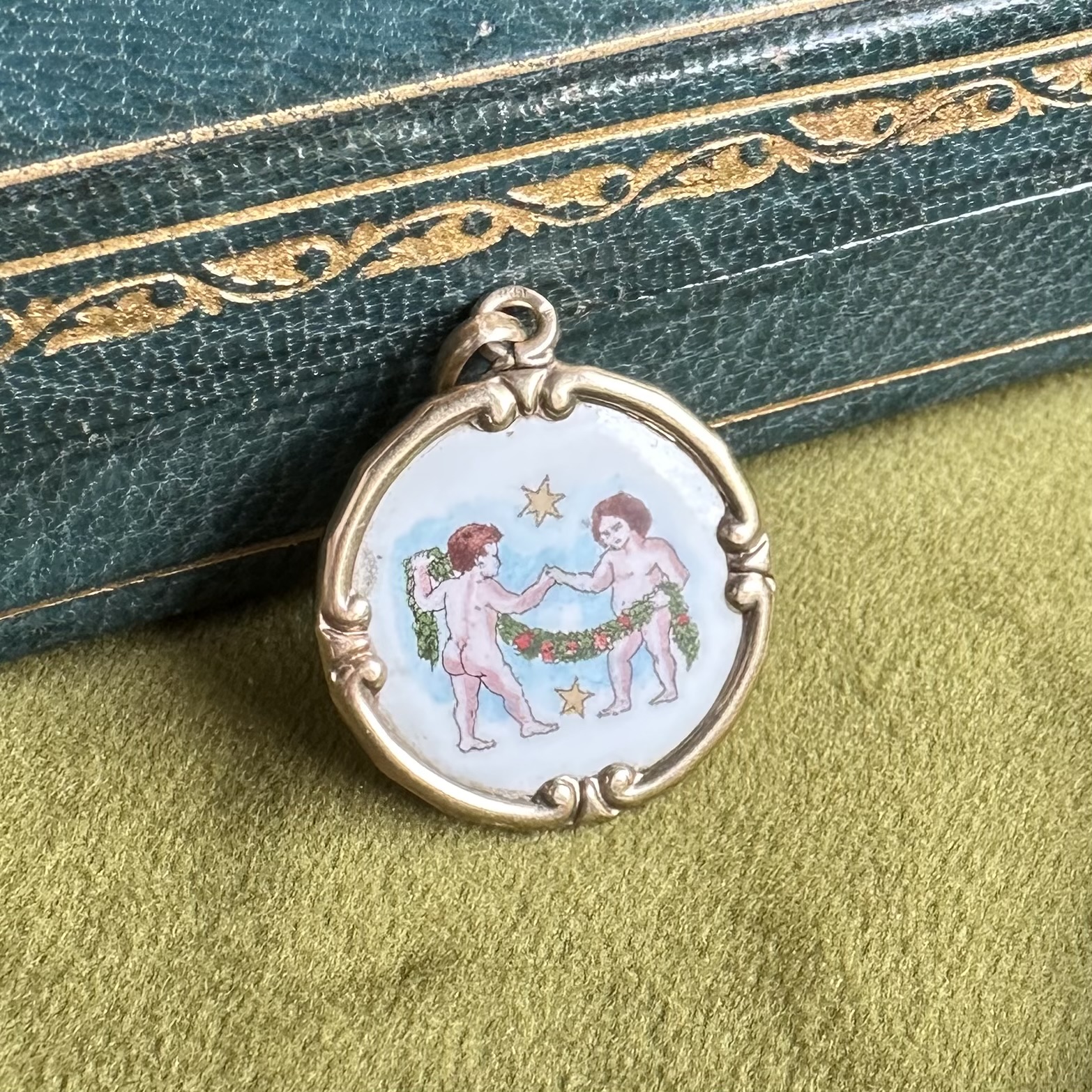 Antique/Early Vintage 14ct Gemini Double Sided Pendant - Image 8