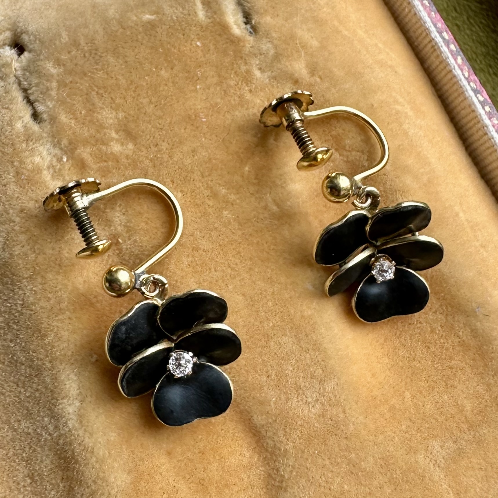 Victorian 18ct Gold, Black Enamel & Diamond Pansy Screw-back Earrings - Image 6
