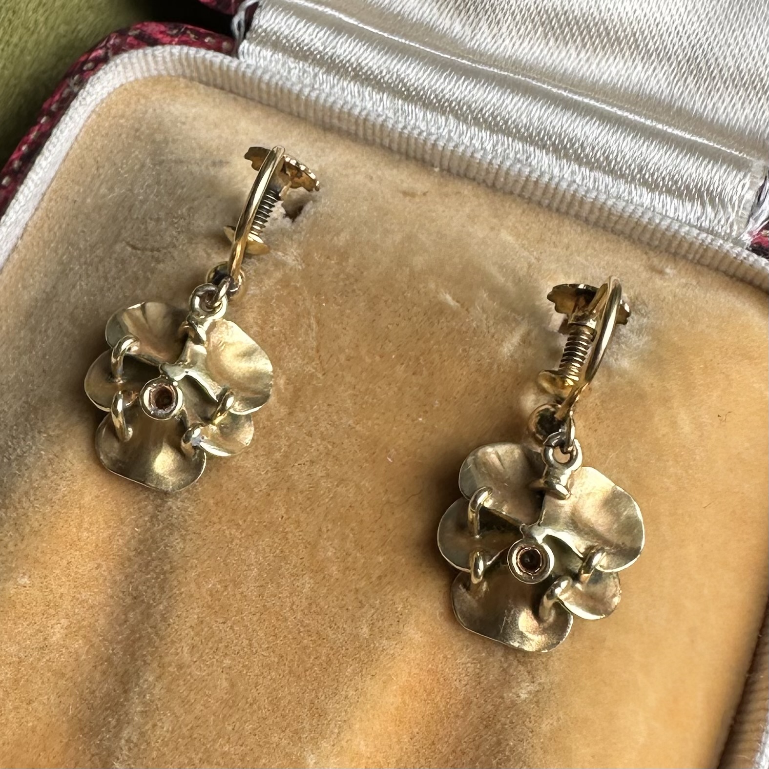 Victorian 18ct Gold, Black Enamel & Diamond Pansy Screw-back Earrings - Image 10