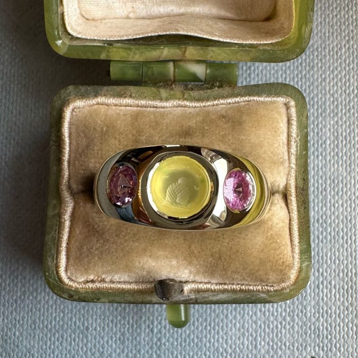 Rubover colour pop intaglio ring